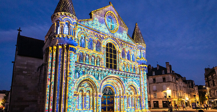 Illumination de l’église Notre-Dame-la-Grande "Révélation" à Poitiers