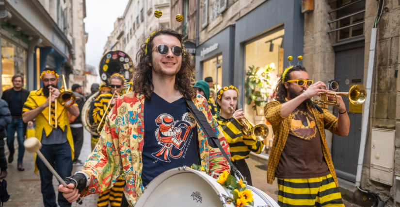 Carnaval "le Monde à l'envers" à Poitiers !
